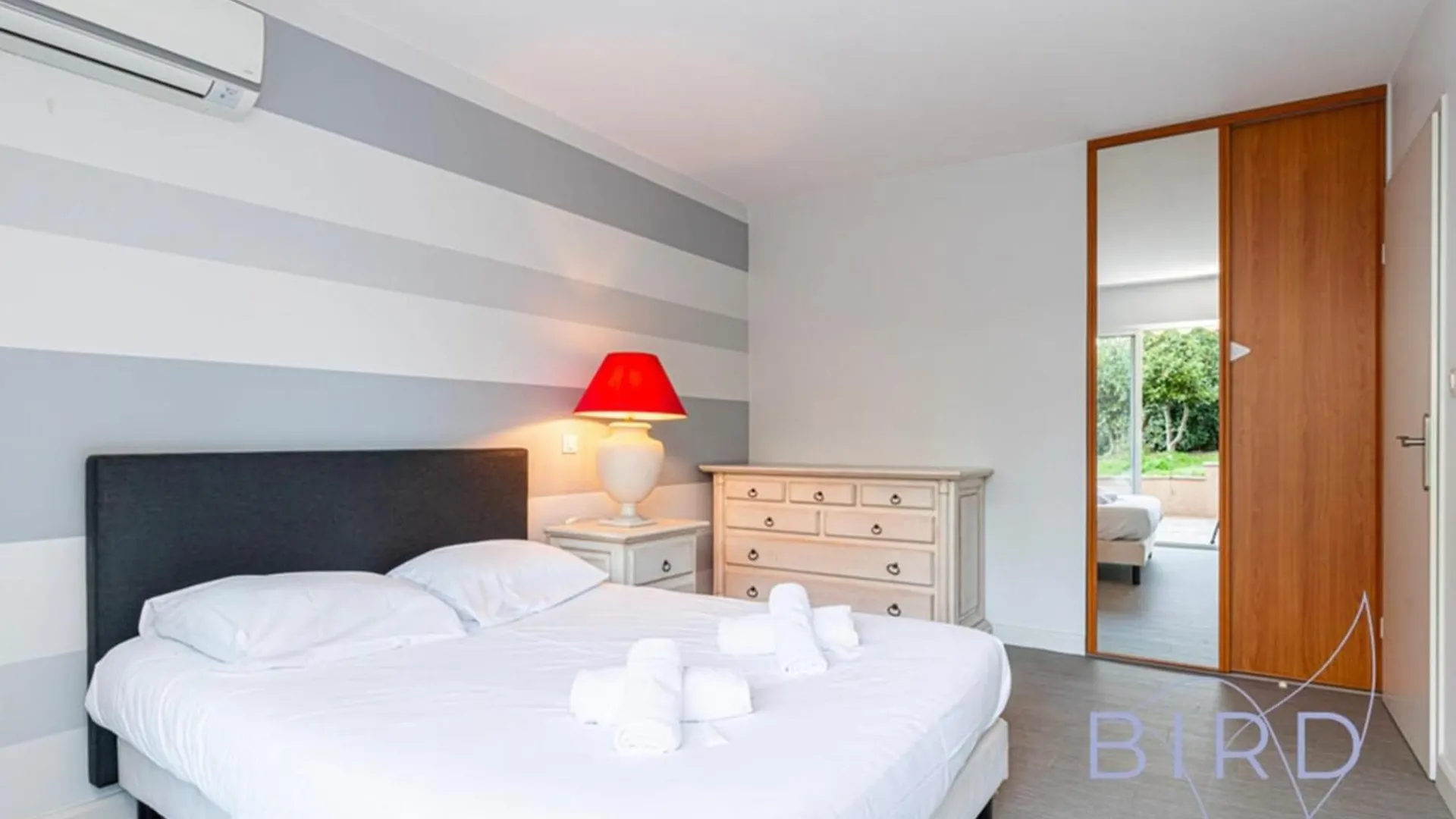Spacious Apartment Pool And Parking Antibes France